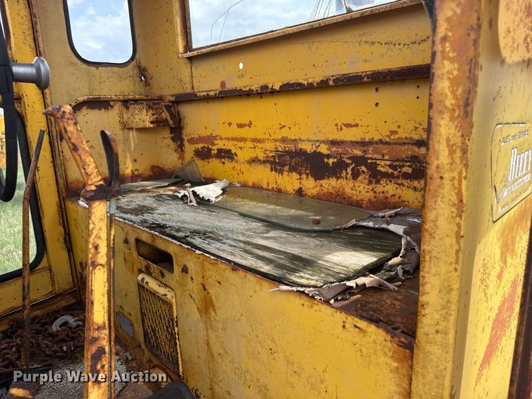 image for item NA9420 1961 Galion 118 rigid frame motor grader
