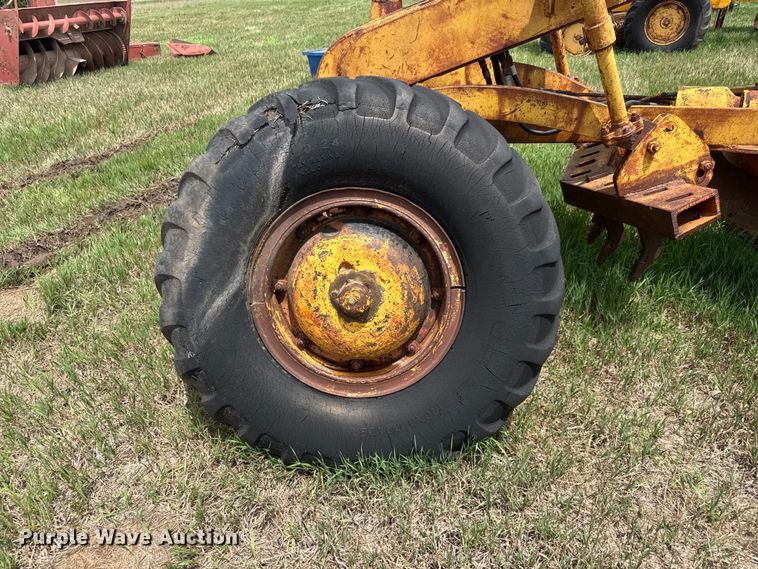 image for item NA9420 1961 Galion 118 rigid frame motor grader