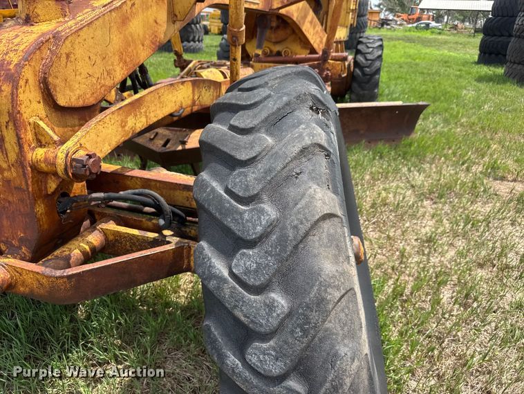 image for item NA9420 1961 Galion 118 rigid frame motor grader