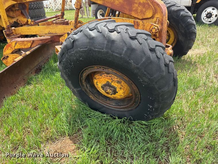 image for item NA9420 1961 Galion 118 rigid frame motor grader