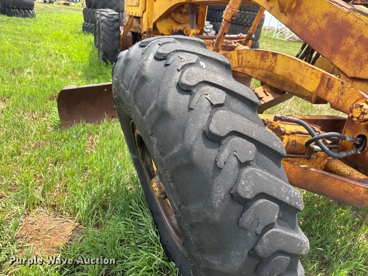 image for item NA9420 1961 Galion 118 rigid frame motor grader