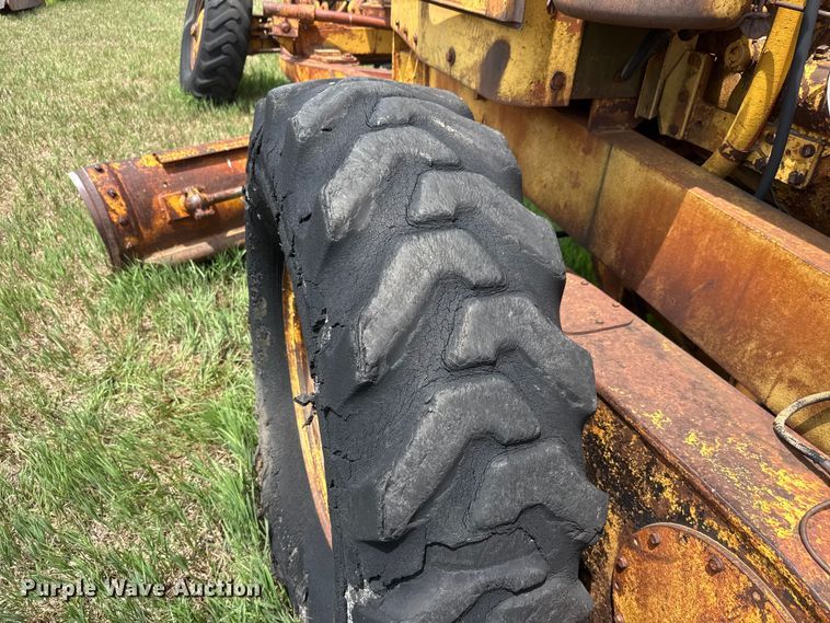 image for item NA9420 1961 Galion 118 rigid frame motor grader