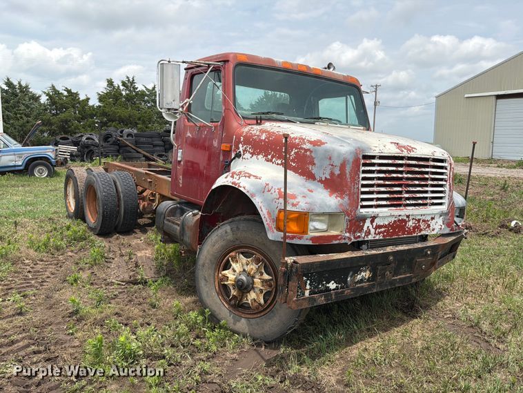 image for item NA9425 1994 International F4900 truck cab and chassis