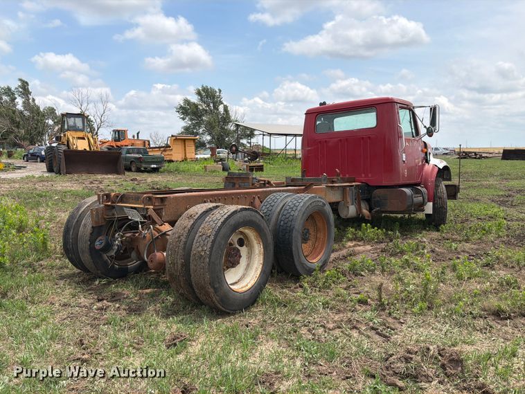 image for item NA9425 1994 International F4900 truck cab and chassis