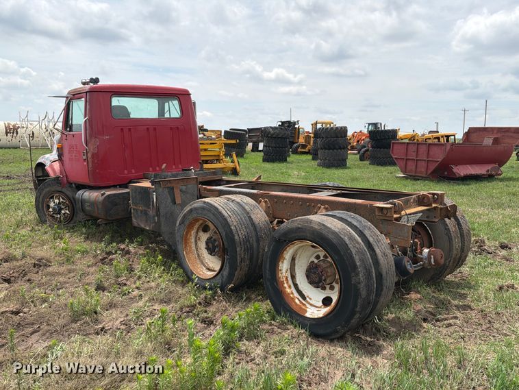 image for item NA9425 1994 International F4900 truck cab and chassis