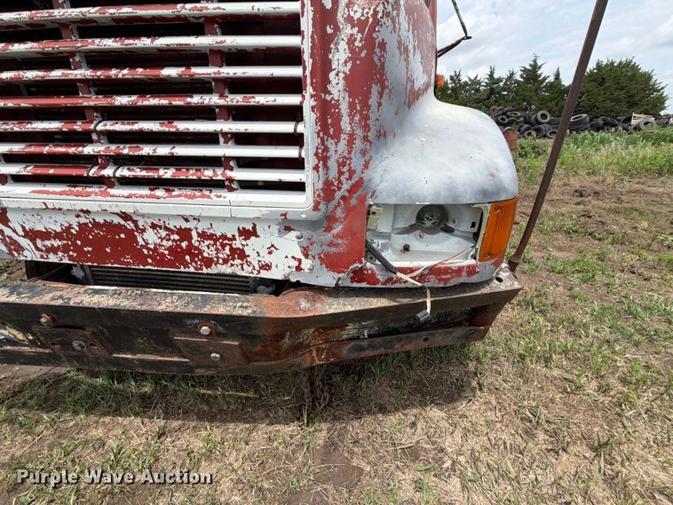 image for item NA9425 1994 International F4900 truck cab and chassis
