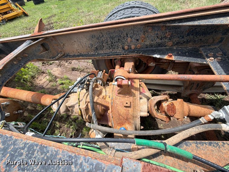 image for item NA9425 1994 International F4900 truck cab and chassis