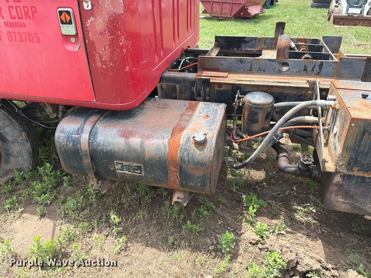 image for item NA9425 1994 International F4900 truck cab and chassis