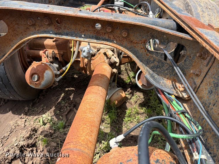 image for item NA9425 1994 International F4900 truck cab and chassis