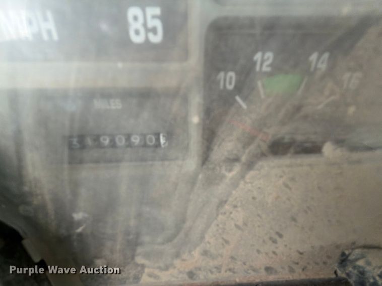 image for item NA9425 1994 International F4900 truck cab and chassis