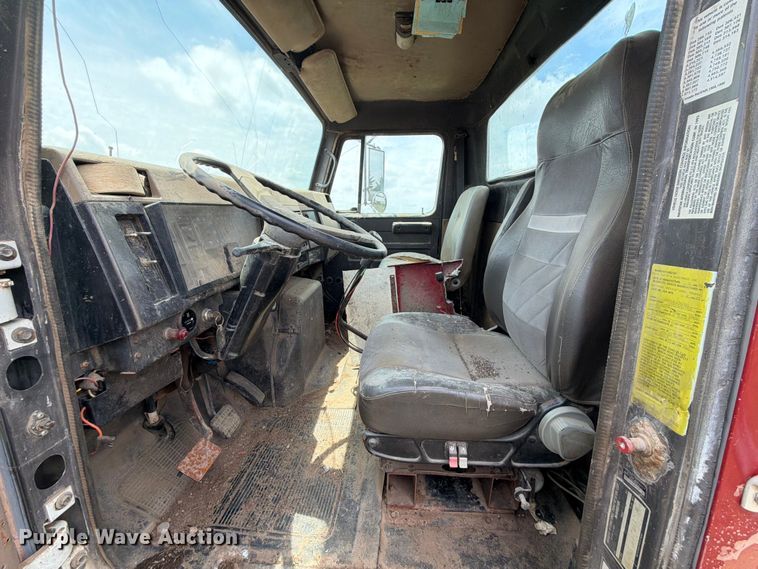 image for item NA9425 1994 International F4900 truck cab and chassis