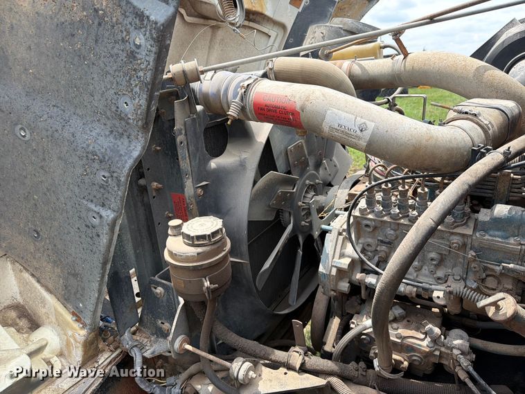 image for item NA9425 1994 International F4900 truck cab and chassis