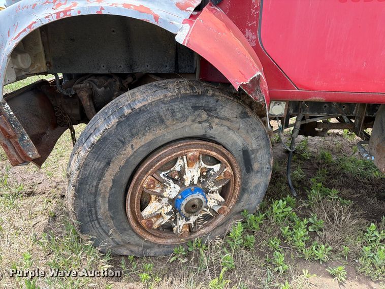 image for item NA9425 1994 International F4900 truck cab and chassis