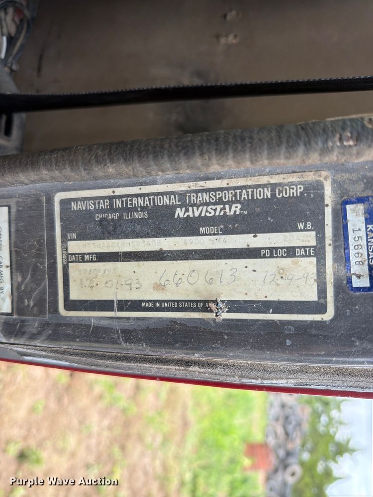 image for item NA9425 1994 International F4900 truck cab and chassis