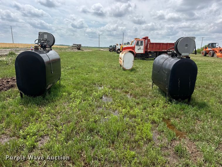 image for item NA9429 (2) oil tanks