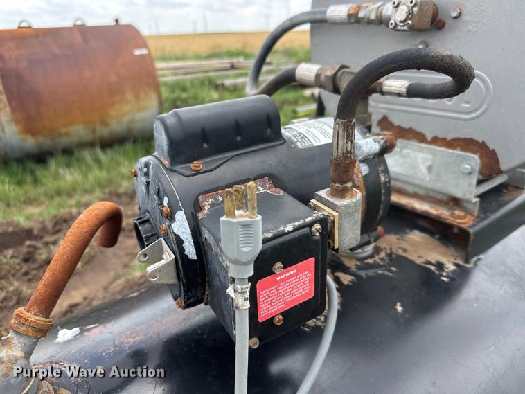 image for item NA9429 (2) oil tanks