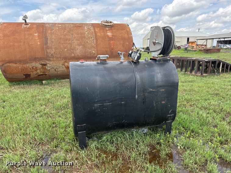 image for item NA9429 (2) oil tanks