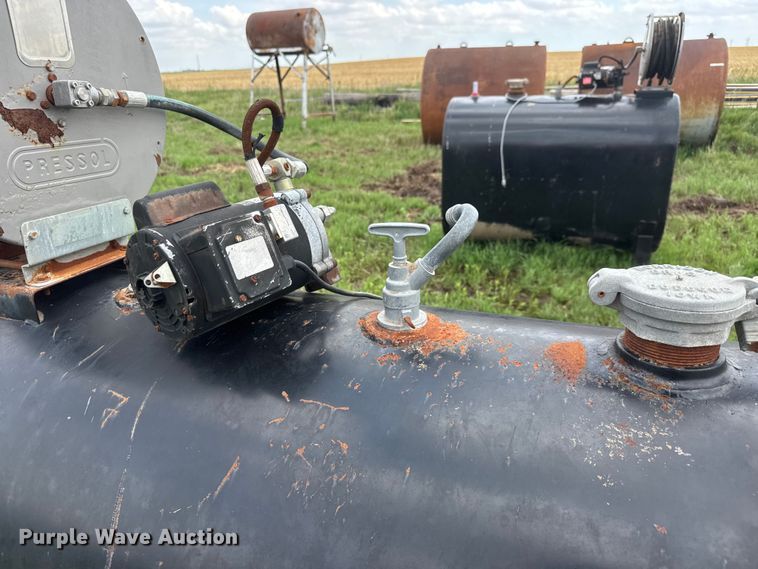 image for item NA9429 (2) oil tanks