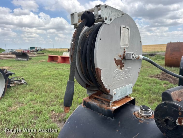 image for item NA9429 (2) oil tanks