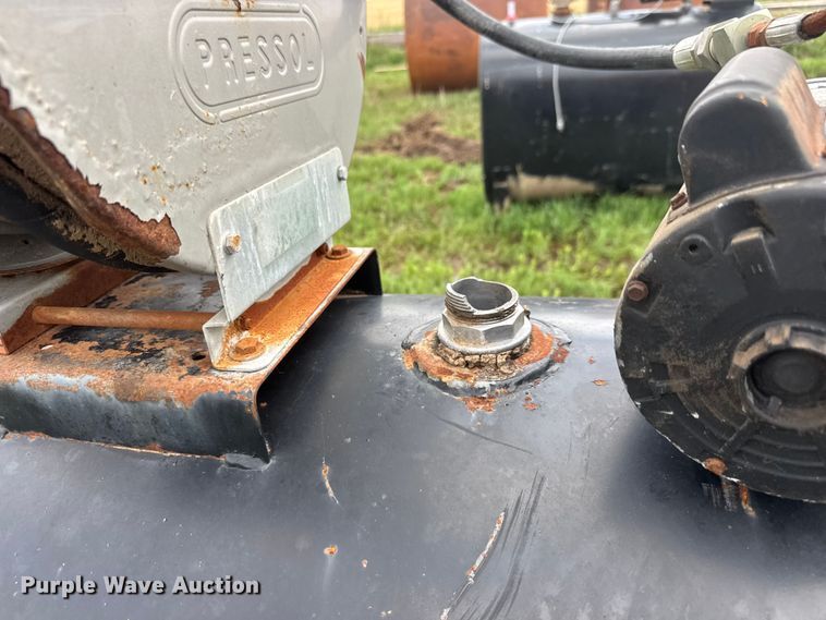 image for item NA9429 (2) oil tanks