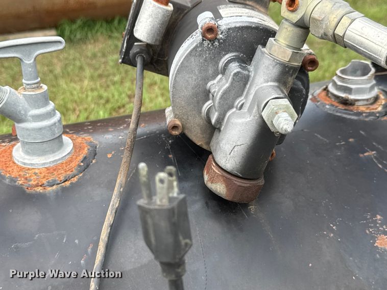 image for item NA9429 (2) oil tanks