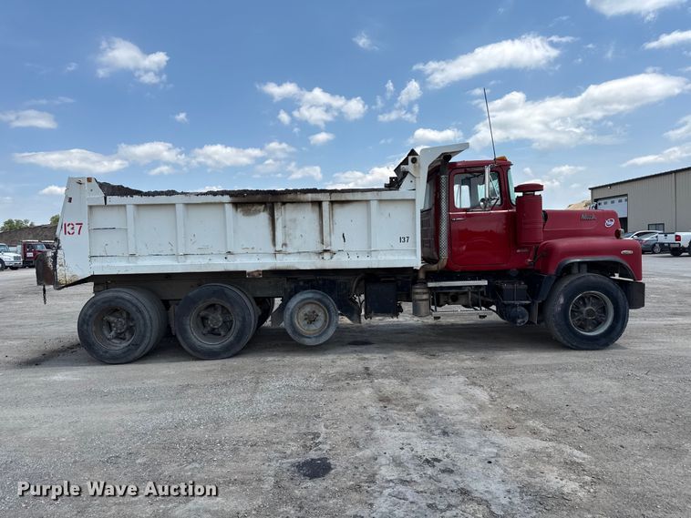 image for item ND9486 1987 Mack RS685 LS dump truck