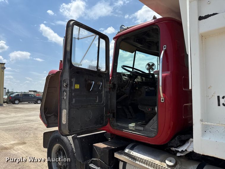 image for item ND9486 1987 Mack RS685 LS dump truck