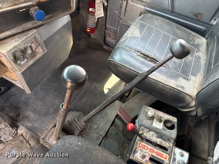 image for item ND9486 1987 Mack RS685 LS dump truck