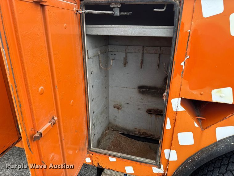image for item OE9595 1995 GMC TopKick C6500 digger derrick truck