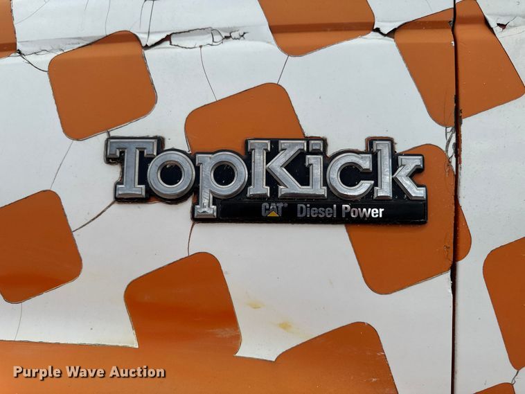 image for item OE9595 1995 GMC TopKick C6500 digger derrick truck