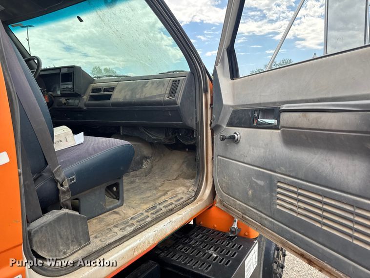image for item OE9595 1995 GMC TopKick C6500 digger derrick truck