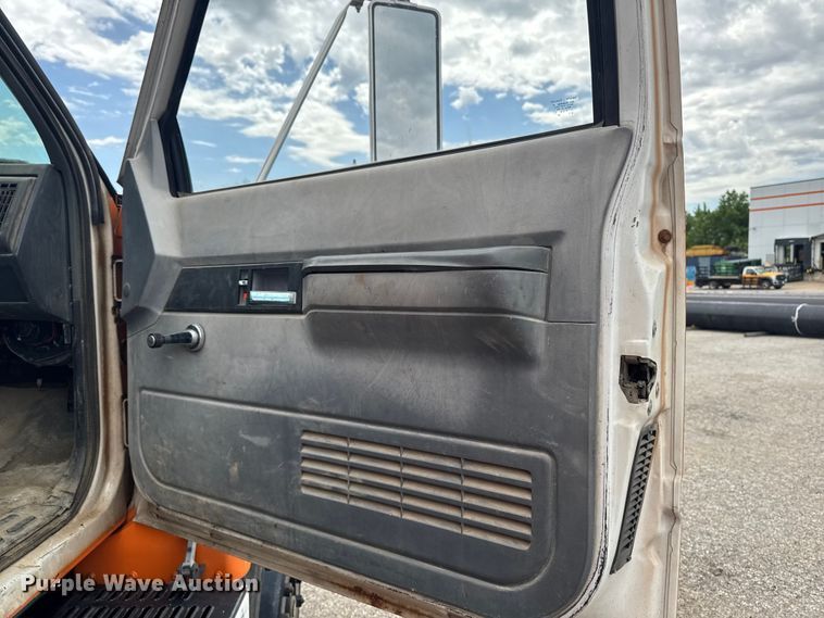 image for item OE9595 1995 GMC TopKick C6500 digger derrick truck