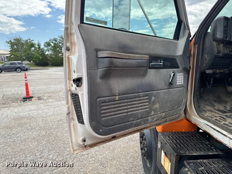 image for item OE9595 1995 GMC TopKick C6500 digger derrick truck