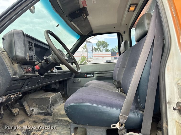 image for item OE9595 1995 GMC TopKick C6500 digger derrick truck
