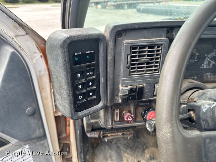 image for item OE9595 1995 GMC TopKick C6500 digger derrick truck