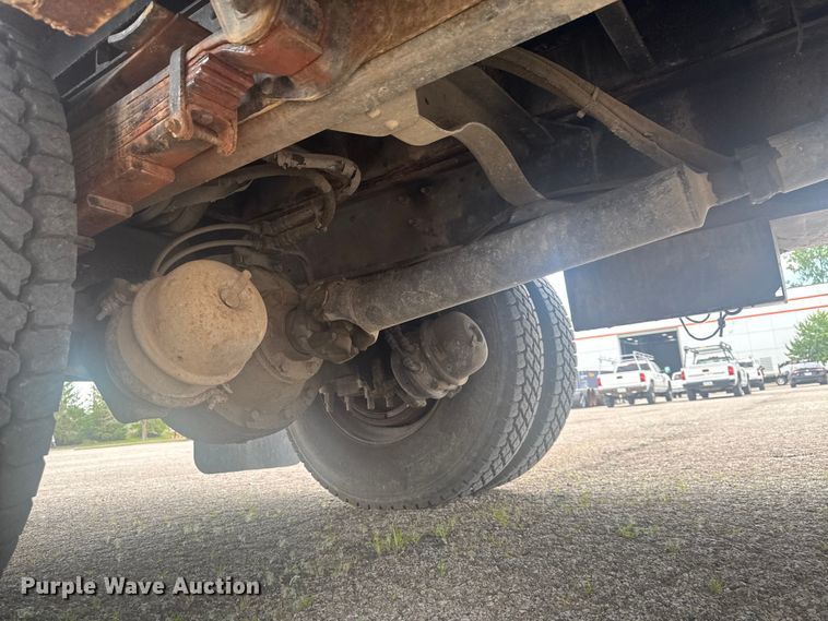 image for item OE9595 1995 GMC TopKick C6500 digger derrick truck