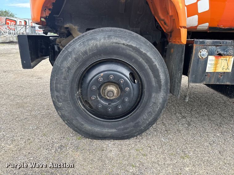 image for item OE9595 1995 GMC TopKick C6500 digger derrick truck