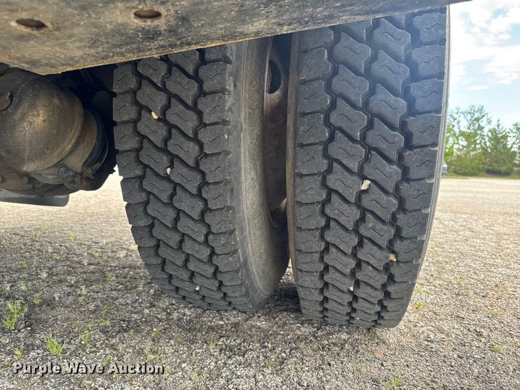 image for item OE9595 1995 GMC TopKick C6500 digger derrick truck