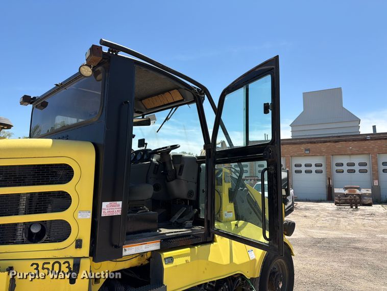 image for item OE9596 2012 Elgin Pelican NP street sweeper
