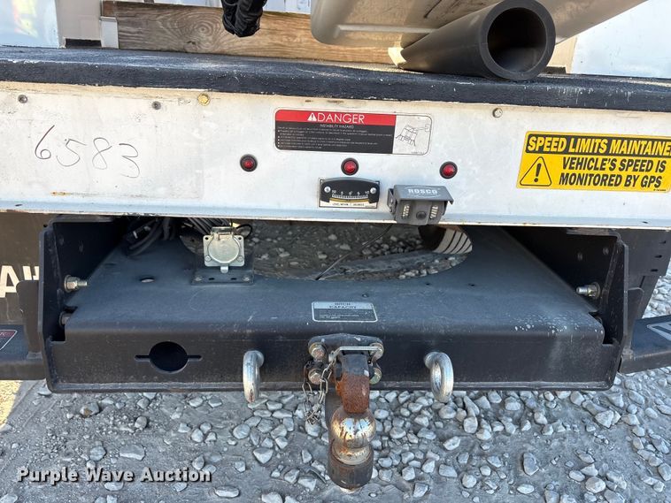 image for item YA1870 2023 Ford F550 Super Duty Crew Cab bucket truck