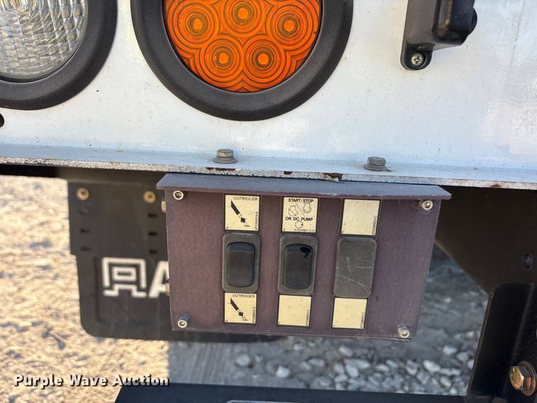 image for item YA1870 2023 Ford F550 Super Duty Crew Cab bucket truck