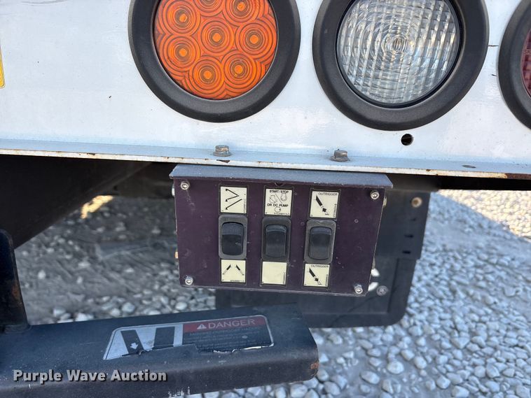 image for item YA1870 2023 Ford F550 Super Duty Crew Cab bucket truck