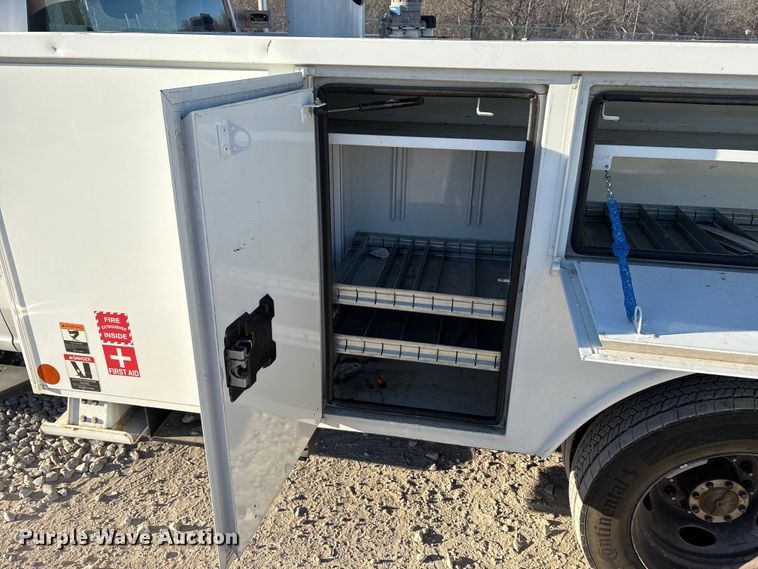 image for item YA1870 2023 Ford F550 Super Duty Crew Cab bucket truck