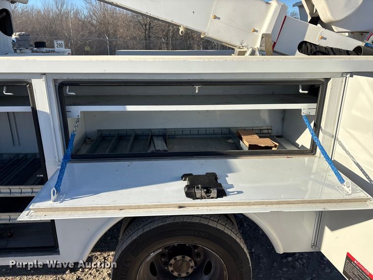 image for item YA1870 2023 Ford F550 Super Duty Crew Cab bucket truck