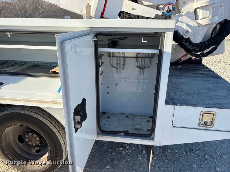 image for item YA1870 2023 Ford F550 Super Duty Crew Cab bucket truck