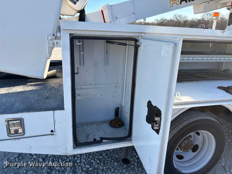 image for item YA1870 2023 Ford F550 Super Duty Crew Cab bucket truck