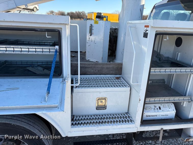image for item YA1870 2023 Ford F550 Super Duty Crew Cab bucket truck