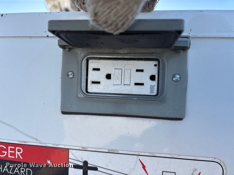 image for item YA1870 2023 Ford F550 Super Duty Crew Cab bucket truck