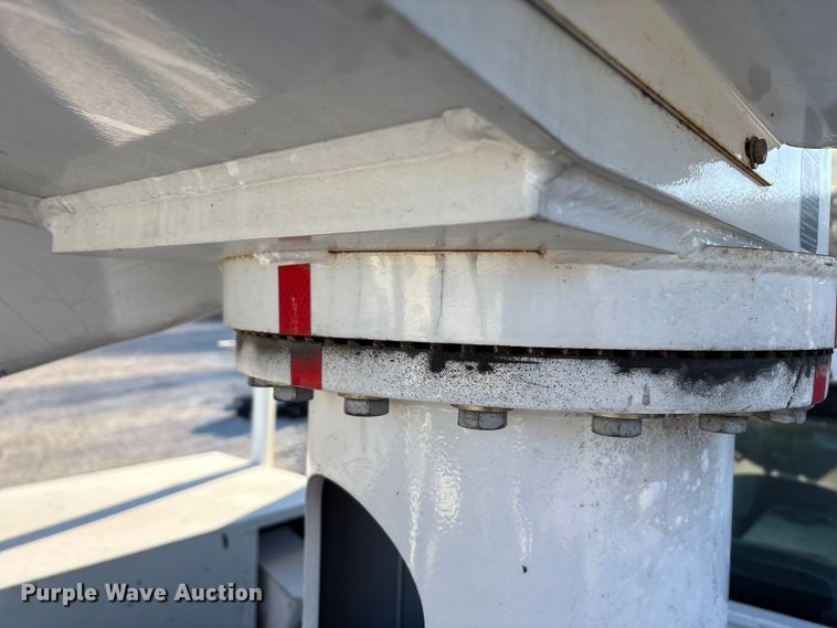 image for item YA1870 2023 Ford F550 Super Duty Crew Cab bucket truck