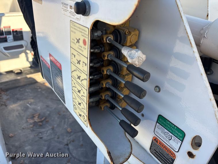 image for item YA1870 2023 Ford F550 Super Duty Crew Cab bucket truck